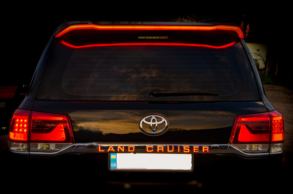 Планка над номером LED (2016-2026) для Toyota Land Cruiser 200 рр
