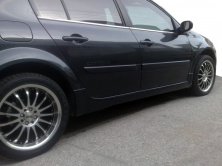 Бокові пороги (SD,під фарбування) для Renault Megane II 2004-2009 рр