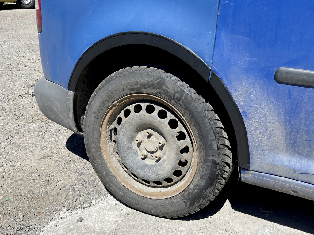 Накладки на арки (чорний мат) Коротка база, 2 зсувних дверей (метал) для Volkswagen Caddy 2004-2010 рр