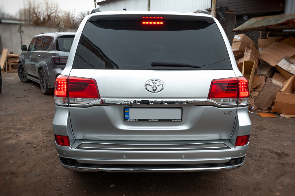 Комплект обвісів 2016-2021 (Executive 2021) Білий колір для Toyota Land Cruiser 200 рр