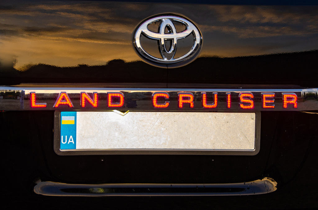 Планка над номером LED (2016-2026) для Toyota Land Cruiser 200 рр