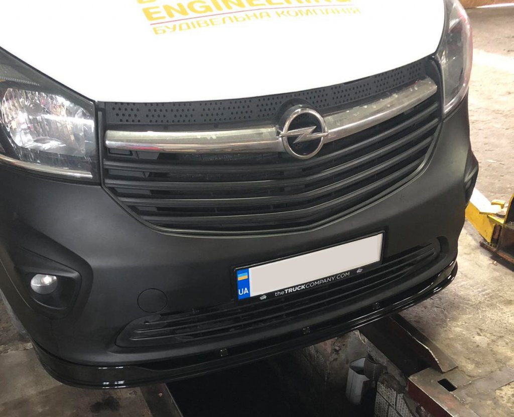 Передня лип накладка (ABS) для Opel Vivaro 2015-2019 рр