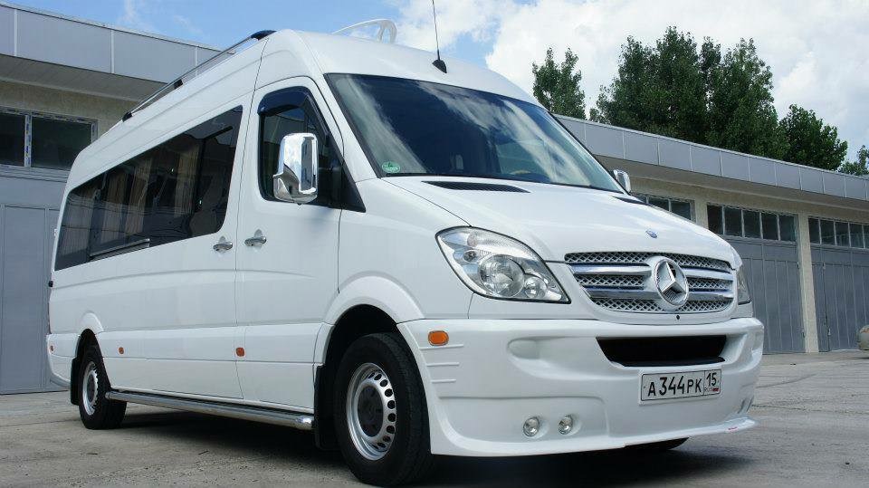 Накладка на передній бампер 4 фари (2006-2013) для Mercedes Sprinter W906 рр