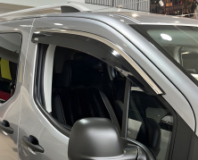 Вітровики з хромованим молдингом (2 шт, Niken) Peugeot Partner/Rifter 2019- рр.