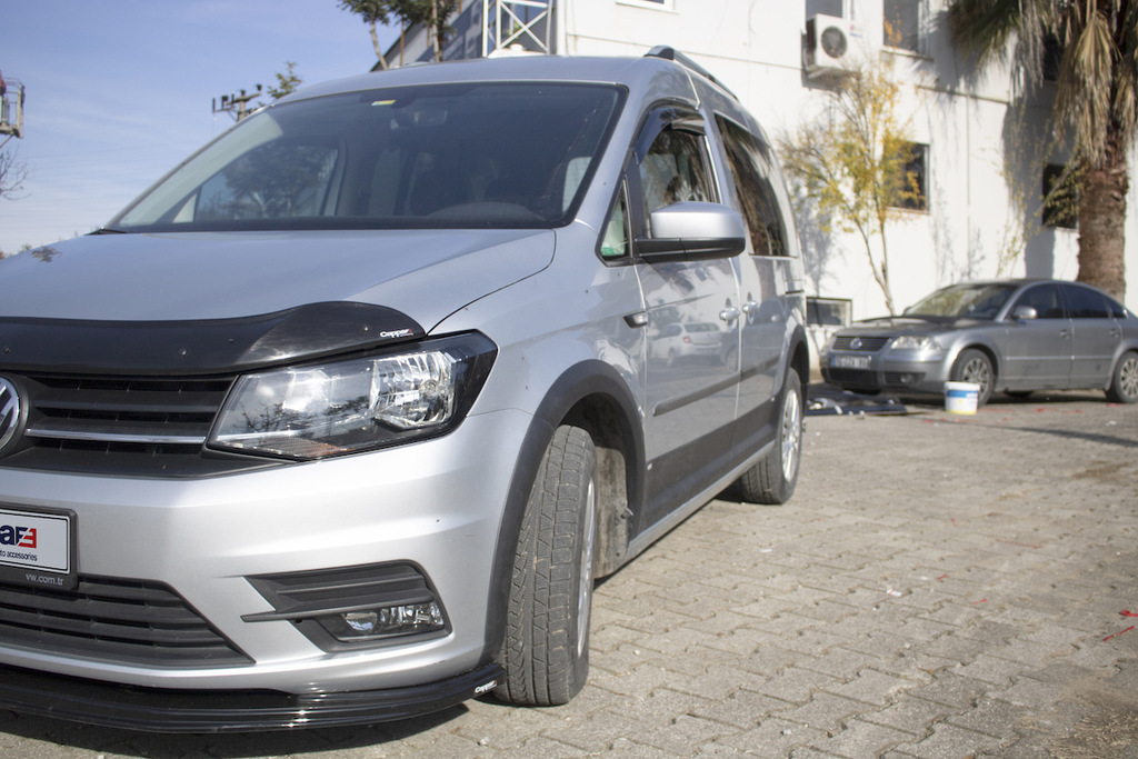 Комплект молдингів і розширювачів арок 1 двері, коротка база для Volkswagen Caddy 2015-2020 рр