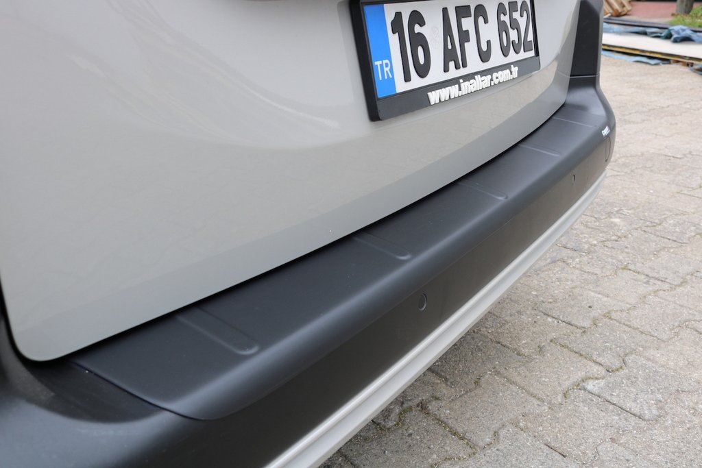 Накладка на задній бампер (ABS) для Peugeot Partner/Rifter 2019- рр