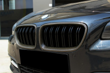 Ніздрі M-Look (чорний глянцевий з карбоновим аквапринтом) BMW 5 серія F10/F11 2010-2016 рр.