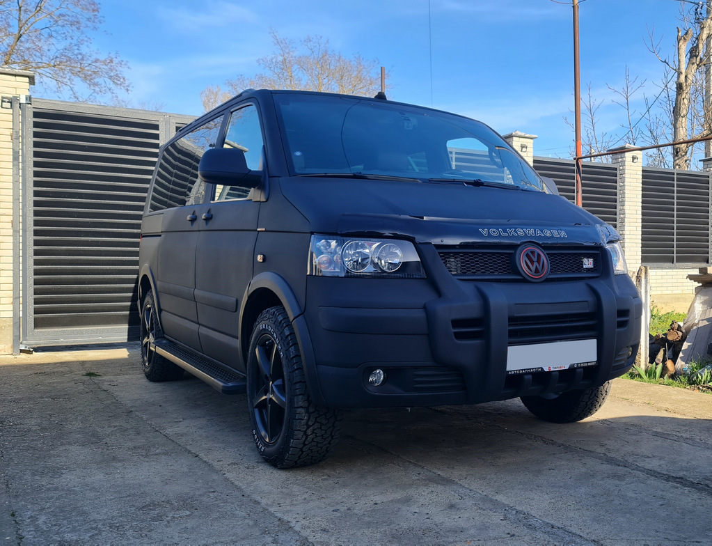Передня накладка губа (під фарбування) для Volkswagen T5 Transporter 2003-2010 рр