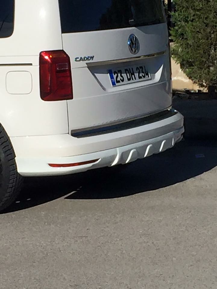 Накладка на задній бампер (під фарбування) для Volkswagen Caddy 2015-2020 рр