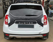Пластикова накладка на кришку багажника Renault Duster 2008–2017 гг.
