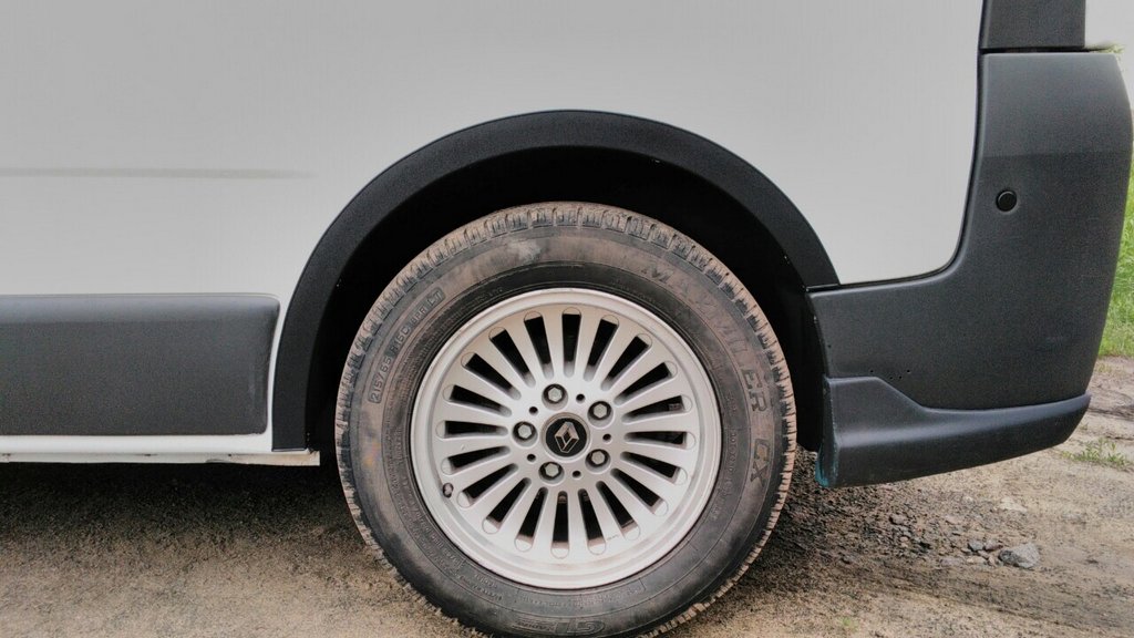 Накладки на колісні арки (4 шт, чорні) 2007-2015, чорний пластик для Nissan Primastar рр