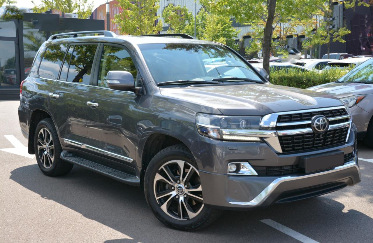 Комплект рестайлінгу з LC200 2008-2015 на 2016 Executive для Toyota Land Cruiser 200 рр