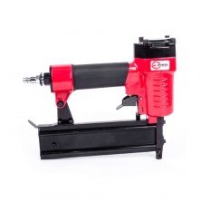 Пневматический степлер для гвоздей от 15 до 50 мм.