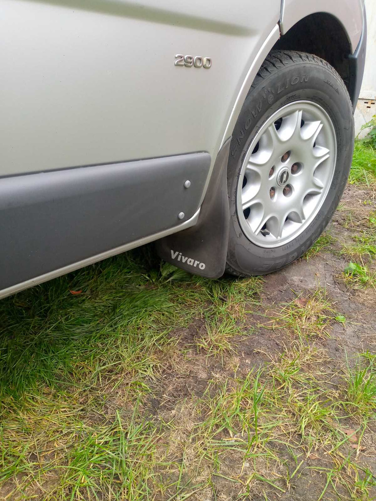Передні бризковики (комплект) для Opel Vivaro 2001-2015 рр