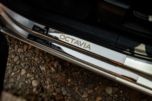 Накладки на пороги Carmos V1 (8 шт., нерж.) Skoda Octavia III A7 2013-2019 рр.