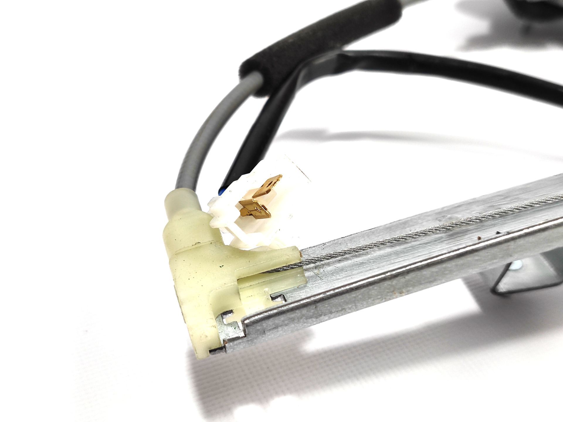 Склопідйомник двері задньої R (з мотором) Geely CK/CK2 KLM