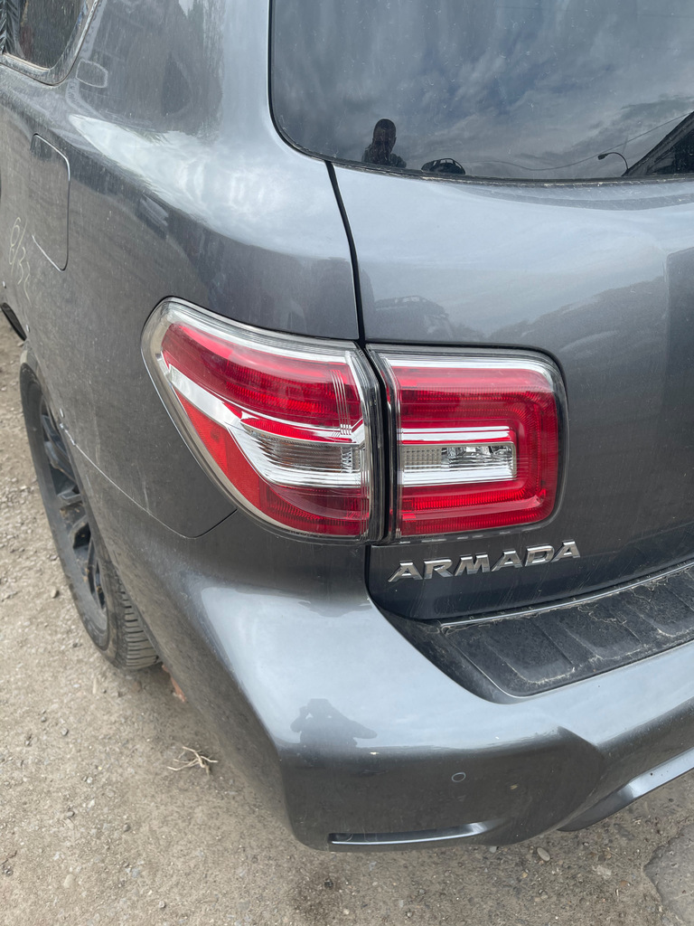 Задній бампер в зборі (оригінал 2019 рік) для Nissan Armada 2016-2024 рр