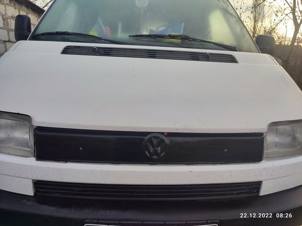 Зимова верхня накладка на решітку Глянсова на косу морду для Volkswagen T4 Transporter