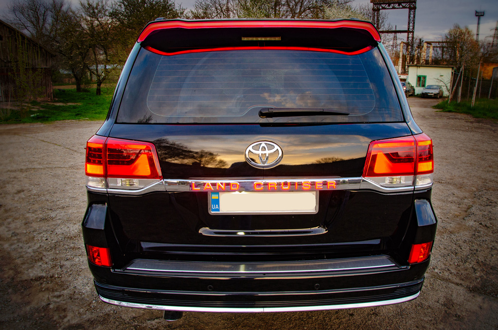 Планка над номером LED (2016-2026) для Toyota Land Cruiser 200 рр