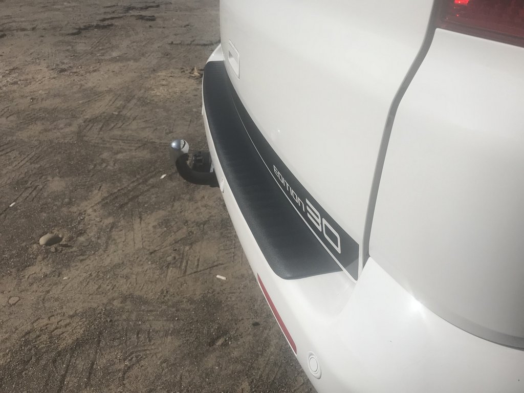 Накладка на задній бампер із загином (ABS-пластик) Матова для Volkswagen T5 Caravelle 2004-2010 рр