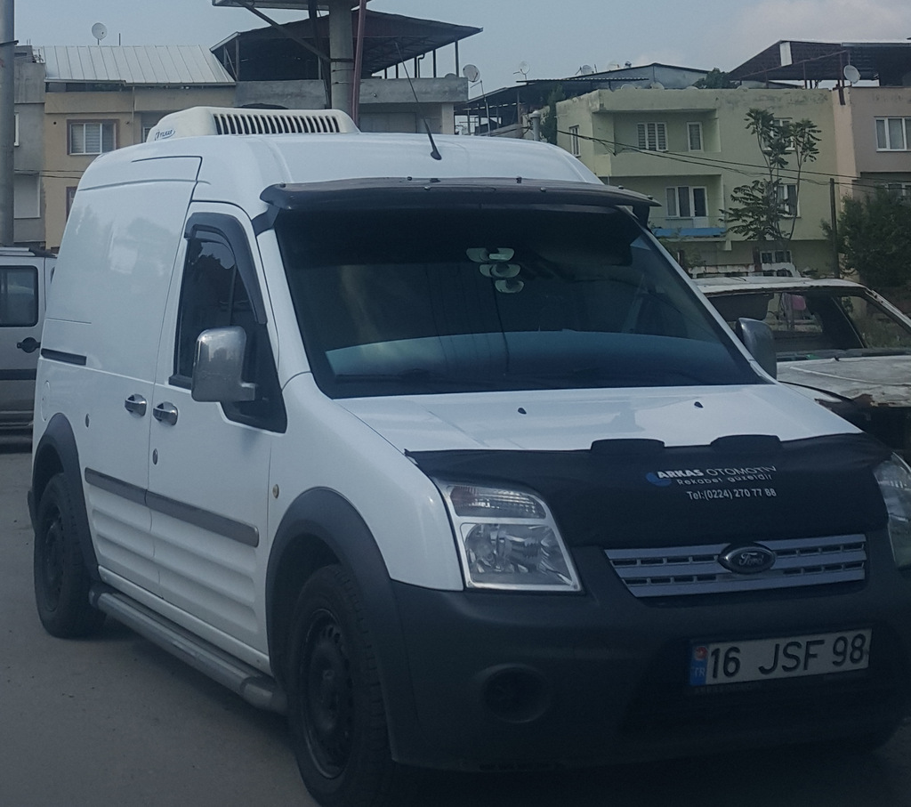 Козирьок на лобове скло (чорний глянець, 5мм) для Ford Connect 2002-2006 рр