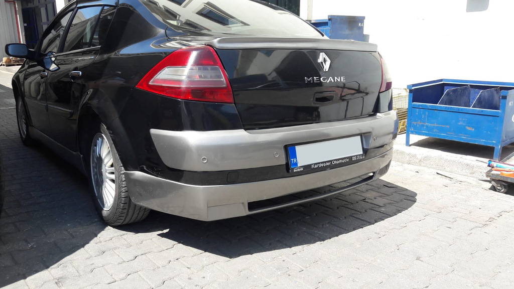 Задня накладка на бампер (під фарбування) для Renault Megane II 2004-2009 рр