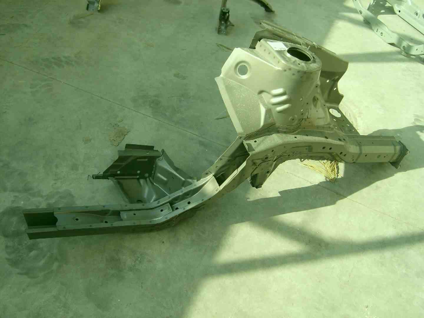 Лонжерон L Geely EC-7RV
