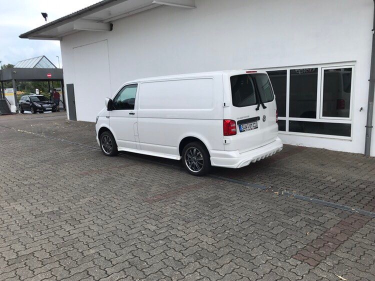 Накладка на задній бампер AMG-style (під фарбування) для Volkswagen T6 2015-2024 рр