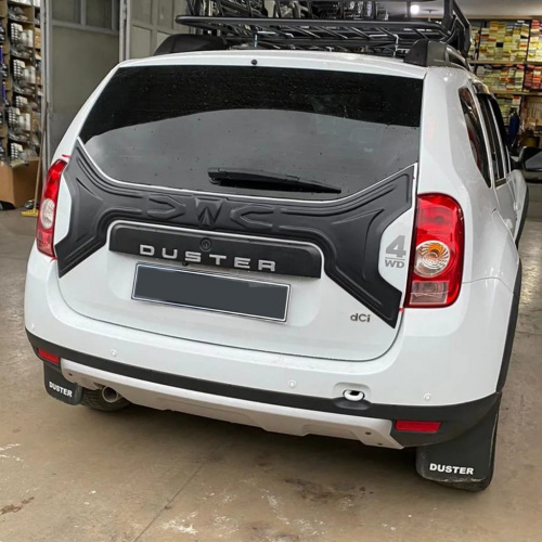 Пластикова накладка на кришку багажника для Dacia Duster 2008-2018 рр