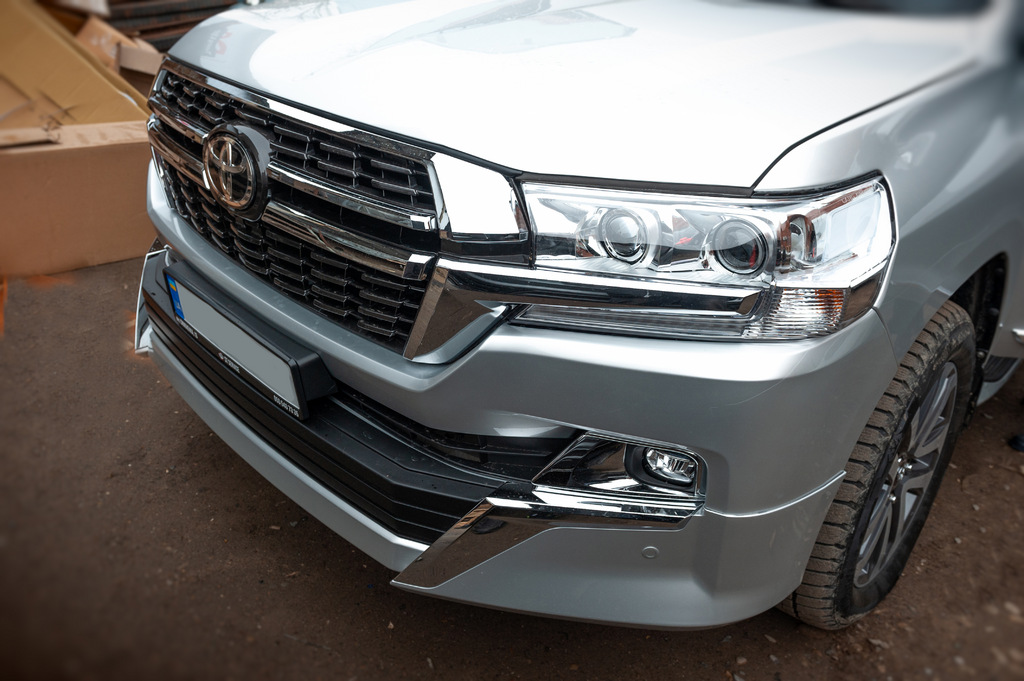 Комплект обвісів 2016-2021 (Executive 2021) Білий колір для Toyota Land Cruiser 200 рр