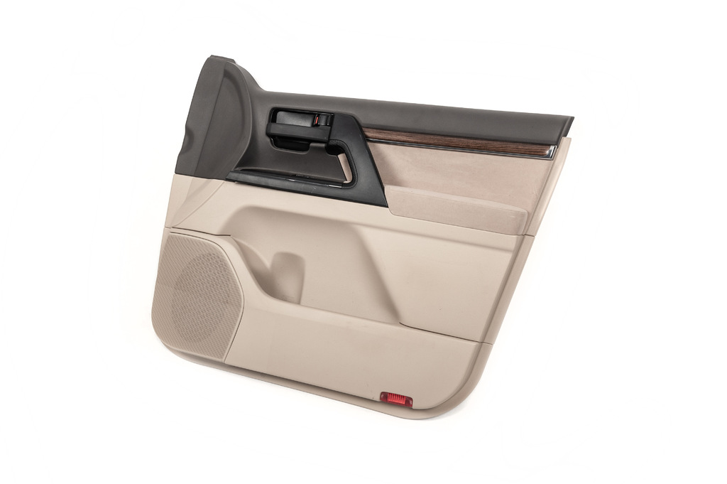 Рестайлінгова обшивка дверей (1 шт) для Toyota Land Cruiser 200