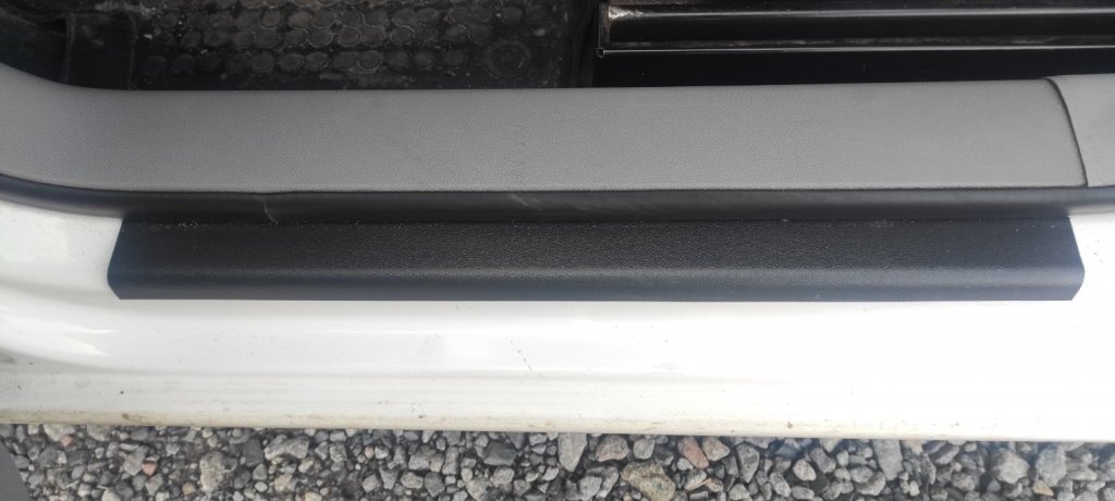 Накладки на дверні пороги (DDU, ABS-пластик) 4 шт, Мат для Volkswagen Caddy 2004-2010 рр
