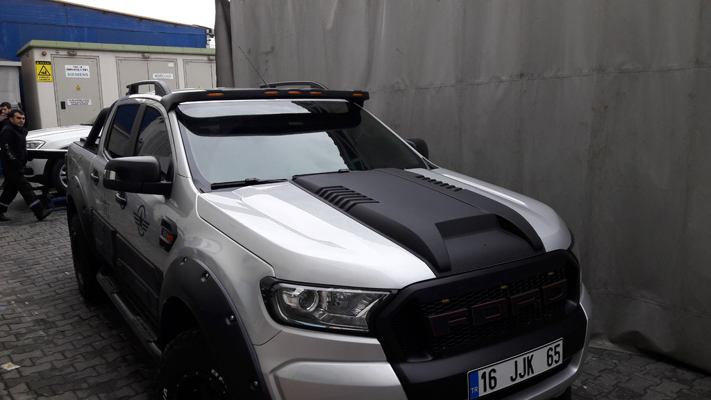 Козирок лобового скла LED V1 для Ford Ranger 2011-2022 рр