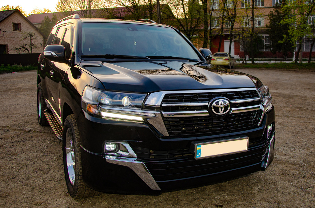 Комплект обвісів 2016-2021 (Executive 2021) Білий колір для Toyota Land Cruiser 200 рр