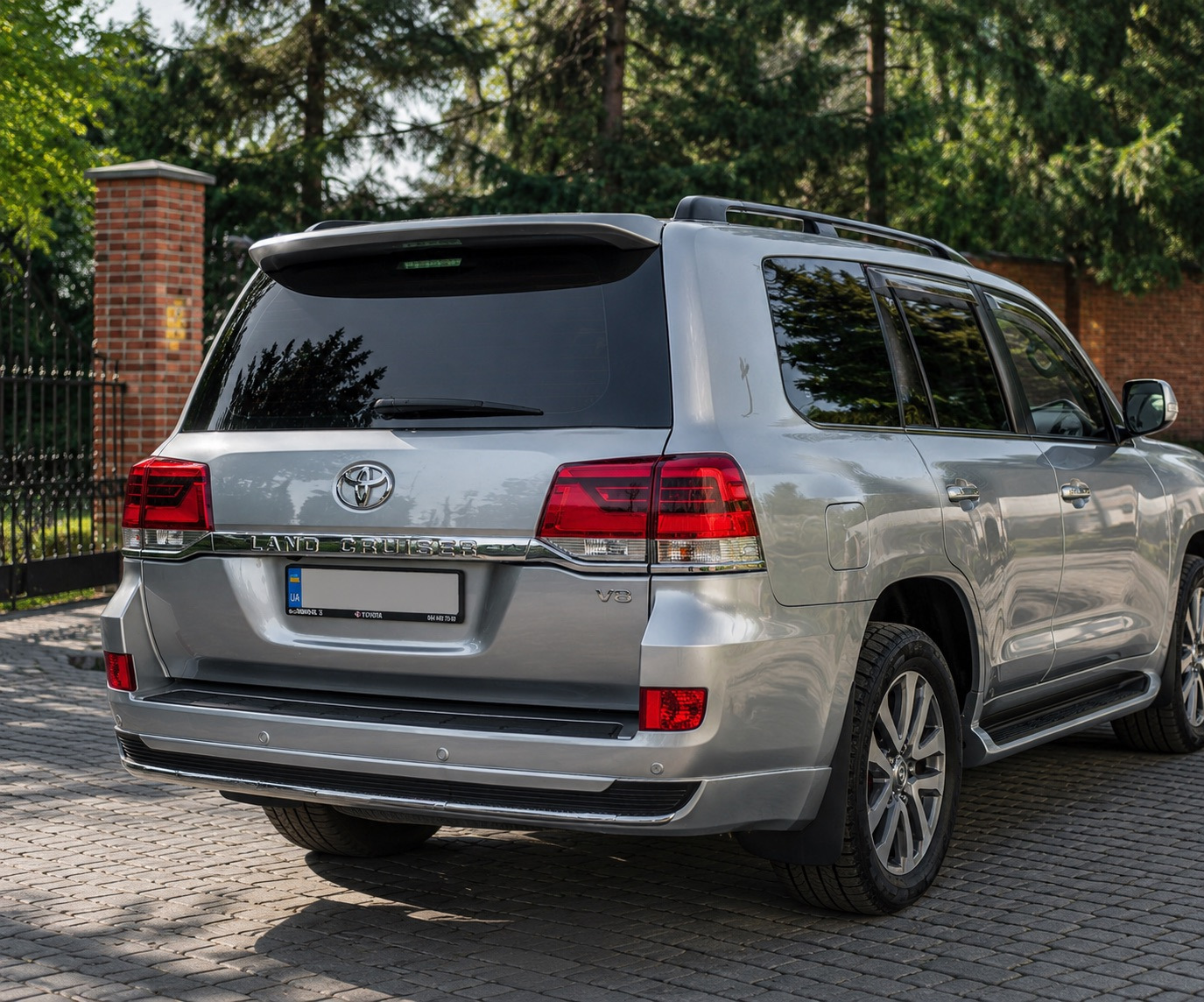 Комплект обвісів 2016-2021 (Executive 2019) Білий колір для Toyota Land Cruiser 200 рр