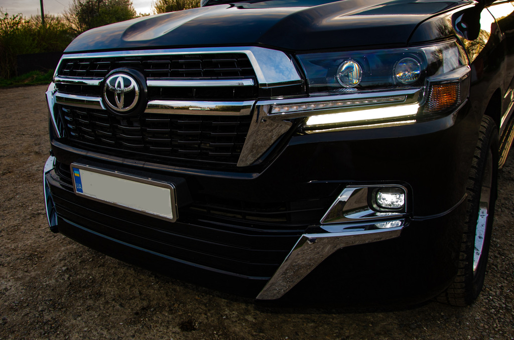 Комплект обвісів 2016-2021 (Executive 2021) Білий колір для Toyota Land Cruiser 200 рр