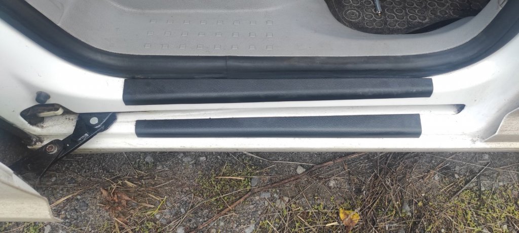Накладки на дверні пороги (DDU, ABS-пластик) 4 шт, Мат для Volkswagen Caddy 2004-2010 рр