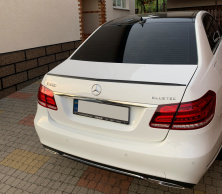 Спойлер LIP (Sunplex, чорний) (130,5см* 5,8см) Mercedes E-сlass W212 2009-2016 рр.