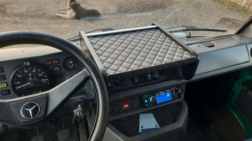 Полиця на панель (eco-GREY) для Mercedes T1 (207-410)