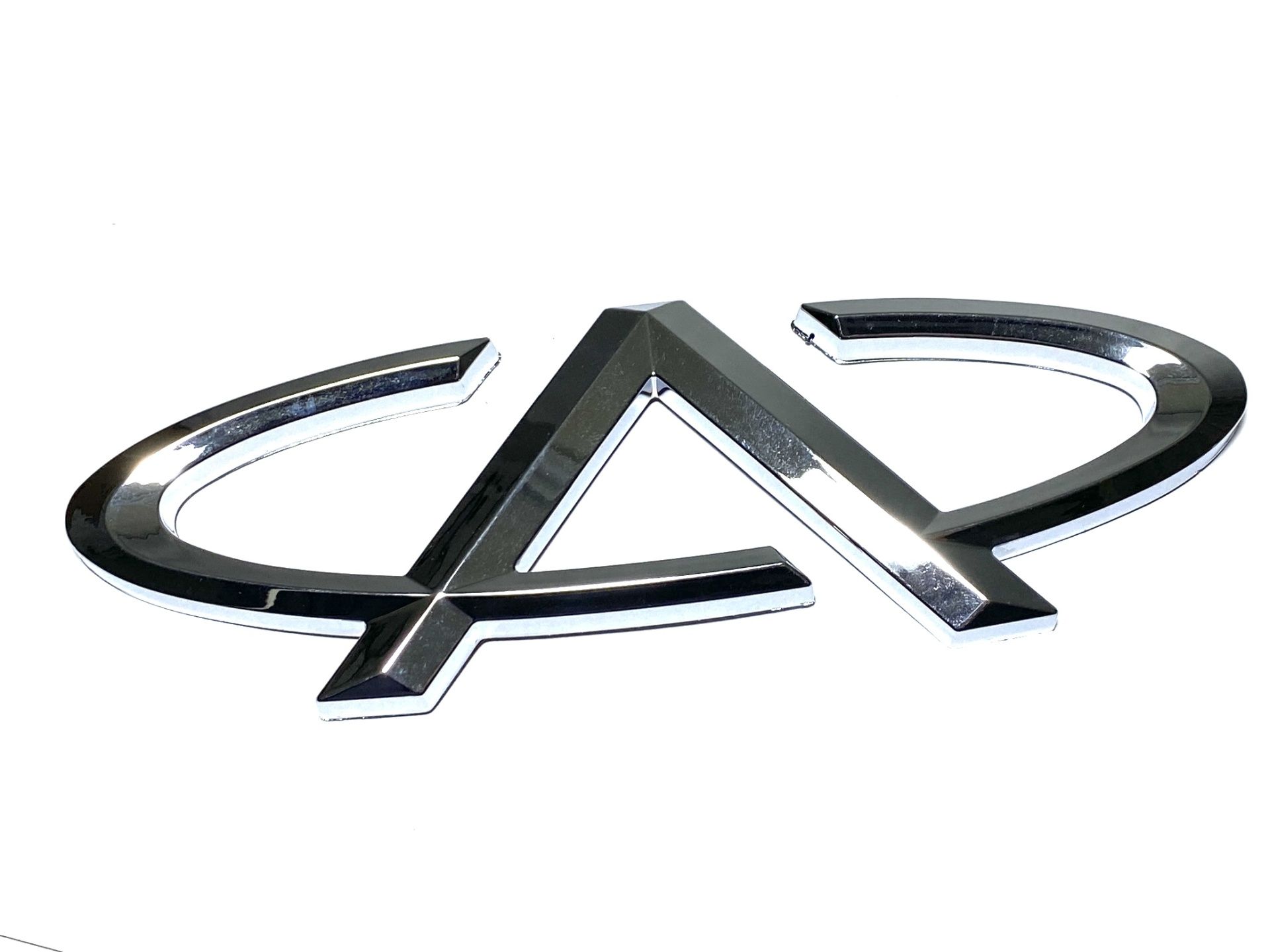 Передня емблема (знак Chery) (нового зразка) Chery Tiggo KLM