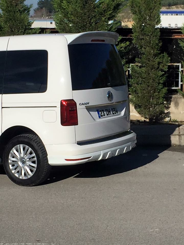 Накладка на задній бампер (під фарбування) для Volkswagen Caddy 2015-2020 рр