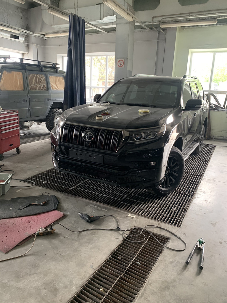 Накладки на передній і задній бампер Modelista V3-LED (2017-) Чорний колір для Toyota Land Cruiser Prado 150 2009-2023 рр