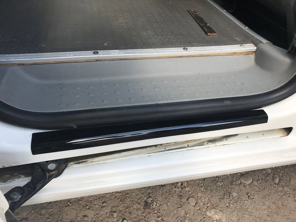 Накладки на дверні пороги (DDU, ABS-пластик) 4 шт, Мат для Volkswagen Caddy 2004-2010 рр