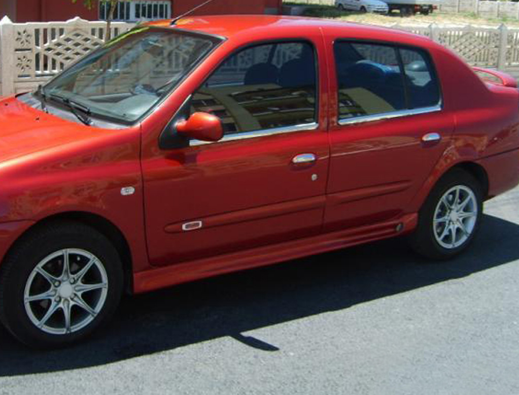 Бокові пороги (під фарбування) для Renault Symbol 2008-2013 рр
