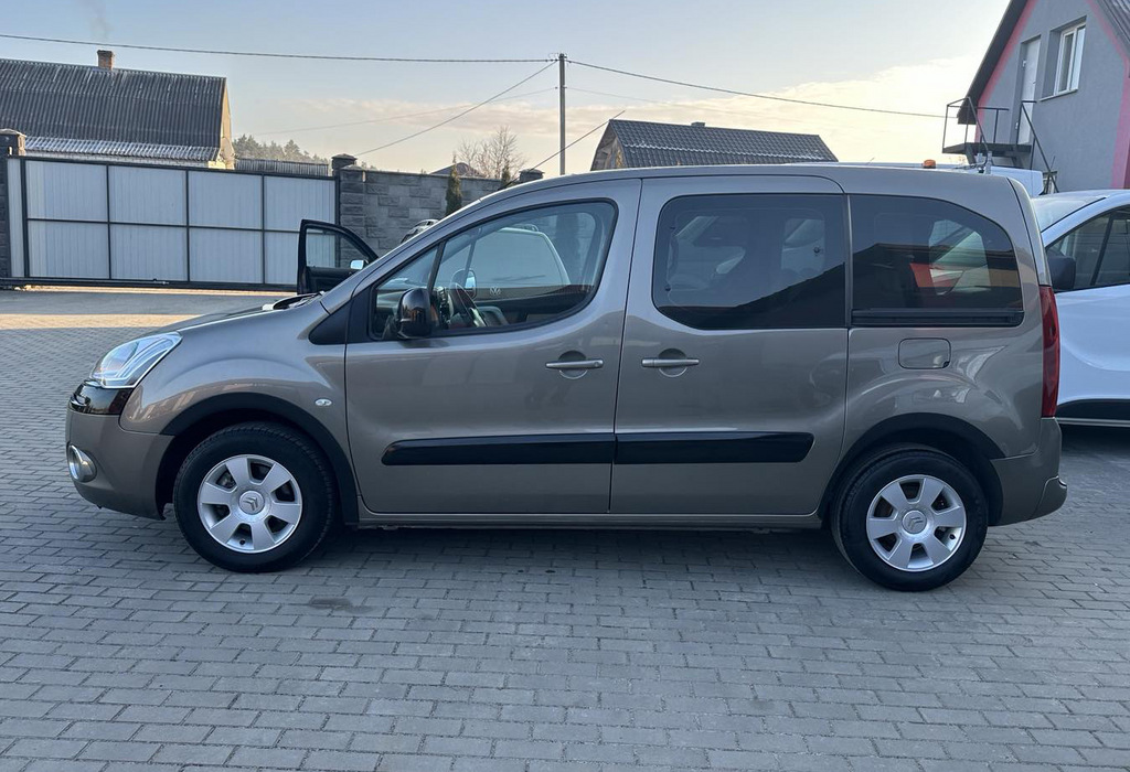 Накладки на арки (4 шт, чорні) 2 бокові двері, пластик для Peugeot Partner Tepee 2008-2018 рр