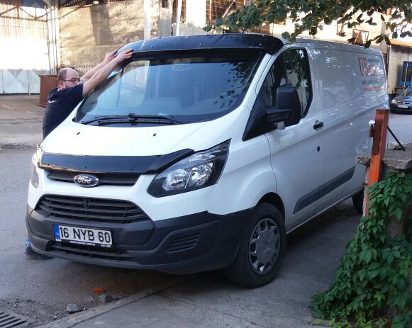 Козирьок на лобове скло (на кронштейнах) для Ford Custom 2013-2022 рр