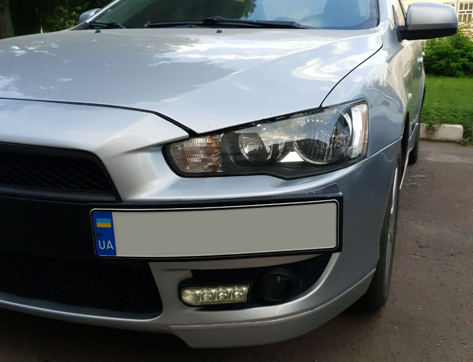 Підставка під номер (пластик) Чорний мат для Mitsubishi Lancer X 2008- рр
