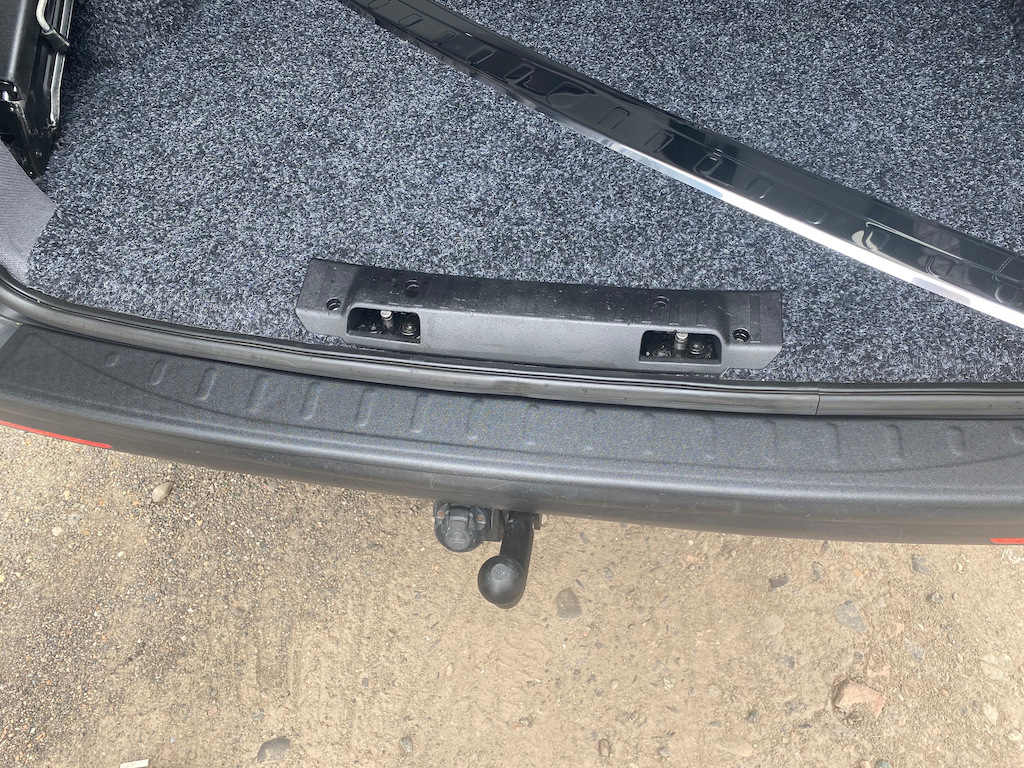 Накладка на задній бампер DDU (1 двері, ABS) для Volkswagen T6 2015-2024 рр