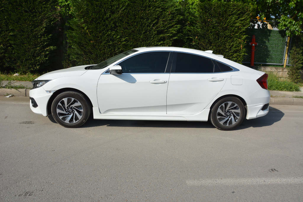 Бокові пороги (під фарбування) для Honda Civic Sedan X 2016-2021 рр