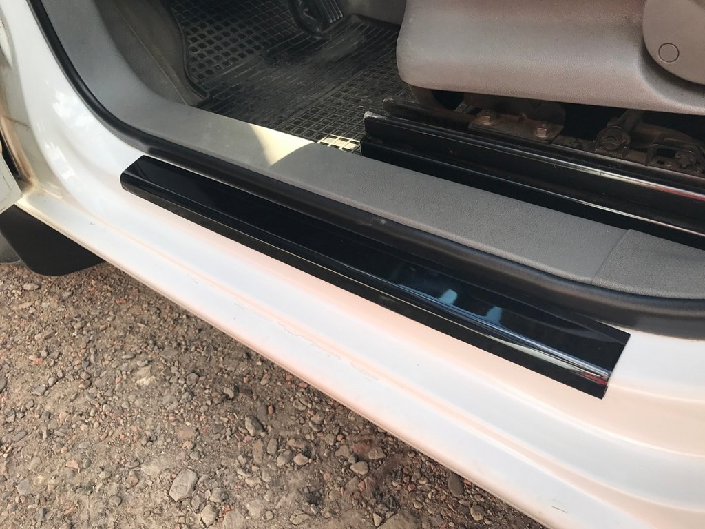 Накладки на дверні пороги (DDU, ABS-пластик) 4 шт, Мат для Volkswagen Caddy 2004-2010 рр